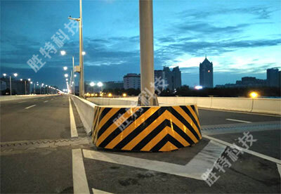 衡水胜特科技公司为天津高速安装运营的攻速公路桥墩防撞护舷