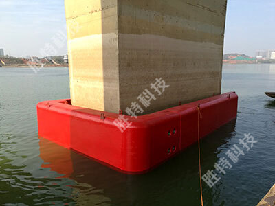 胜特科技公司生产的自浮式复合材料桥梁防撞设施